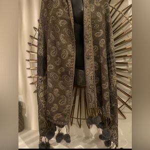Woven tapestry wrap , olive / charcoals and tan